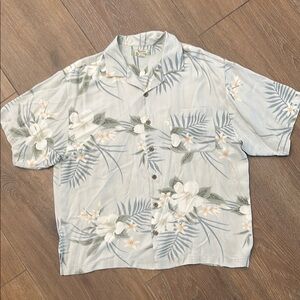 Timmy Bahama Floral Short Sleeve Men's Shirt. Size XL.